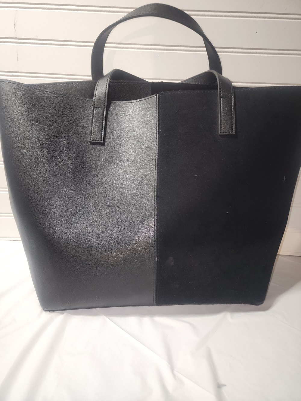DKNY Donna Karan New York Black Women’s Handbag / Purse